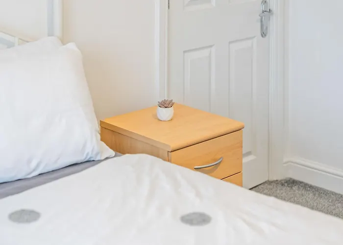 Awesome Coventry Home For Business Contractors And Suitable For Families With Free Parking 14Mins From Nec